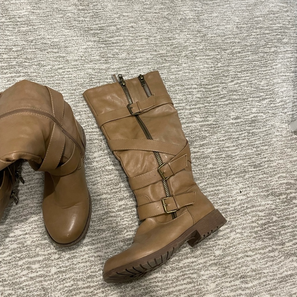 Boots - Picture 3 of 4